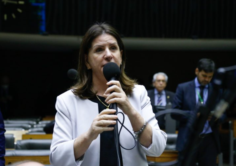 Câmara aprova PEC do piso salarial da enfermagem em 2º turno
