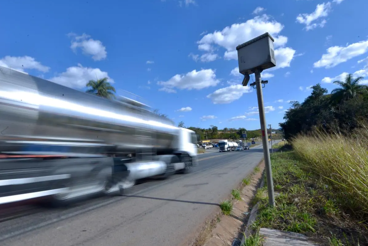 Rodovias federais ficam mais fatais após desligamento de radares em Minas
