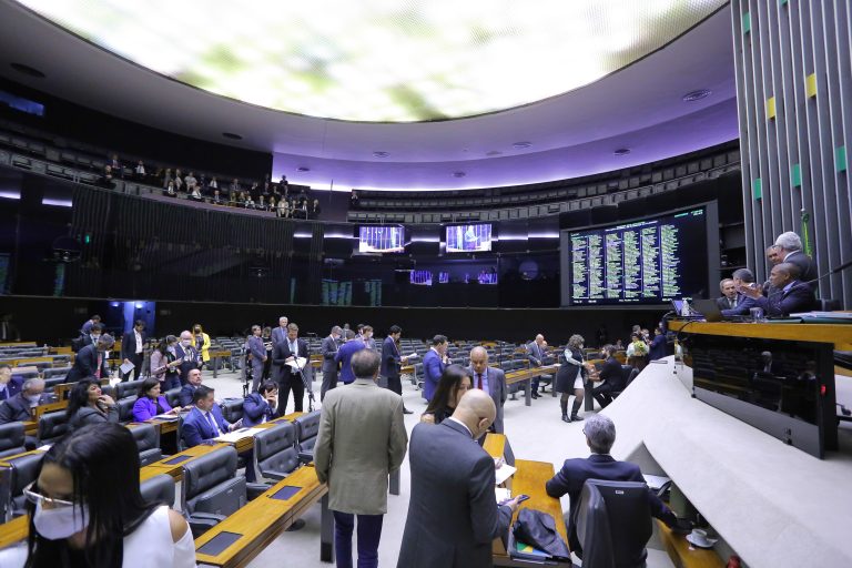 PECs do estado de emergência e do piso da enfermagem pode ser votada nesta terça-feira (12/7)