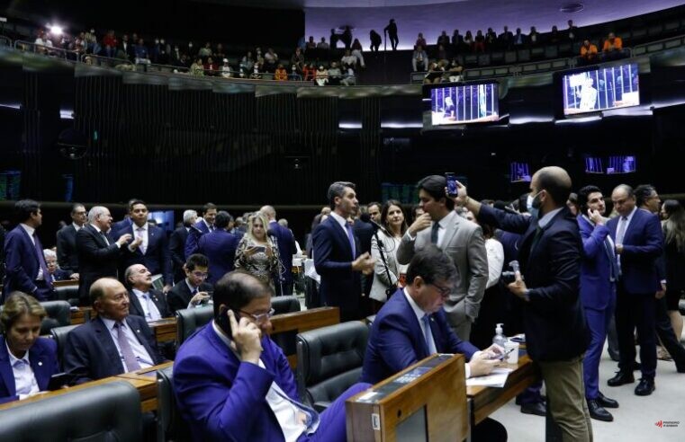 Câmara dos Deputados aprova em 1º turno texto-base da PEC do piso salarial da enfermagem