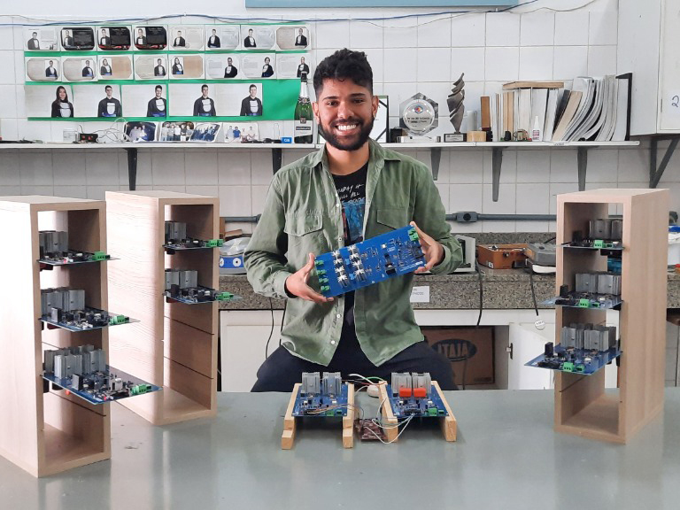 Trabalho do Departamento de Engenharia Elétrica da UFV recebe prêmio internacional