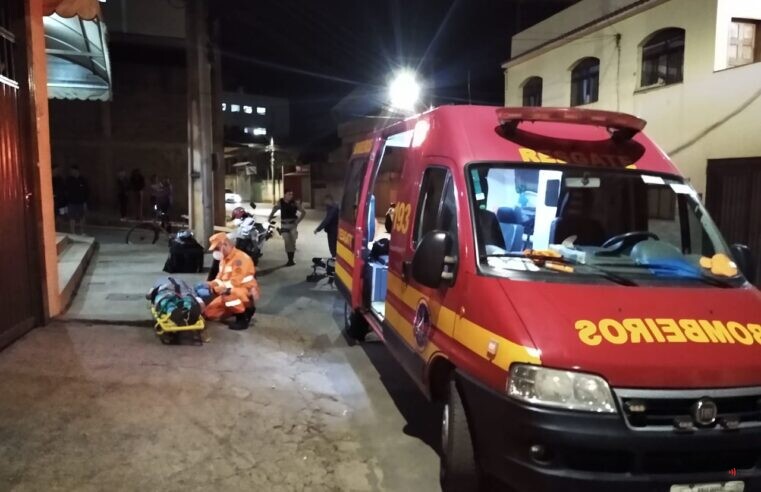 Mulher é atropelada por moto enquanto andava de bicicleta no Inácio Martins, em Viçosa