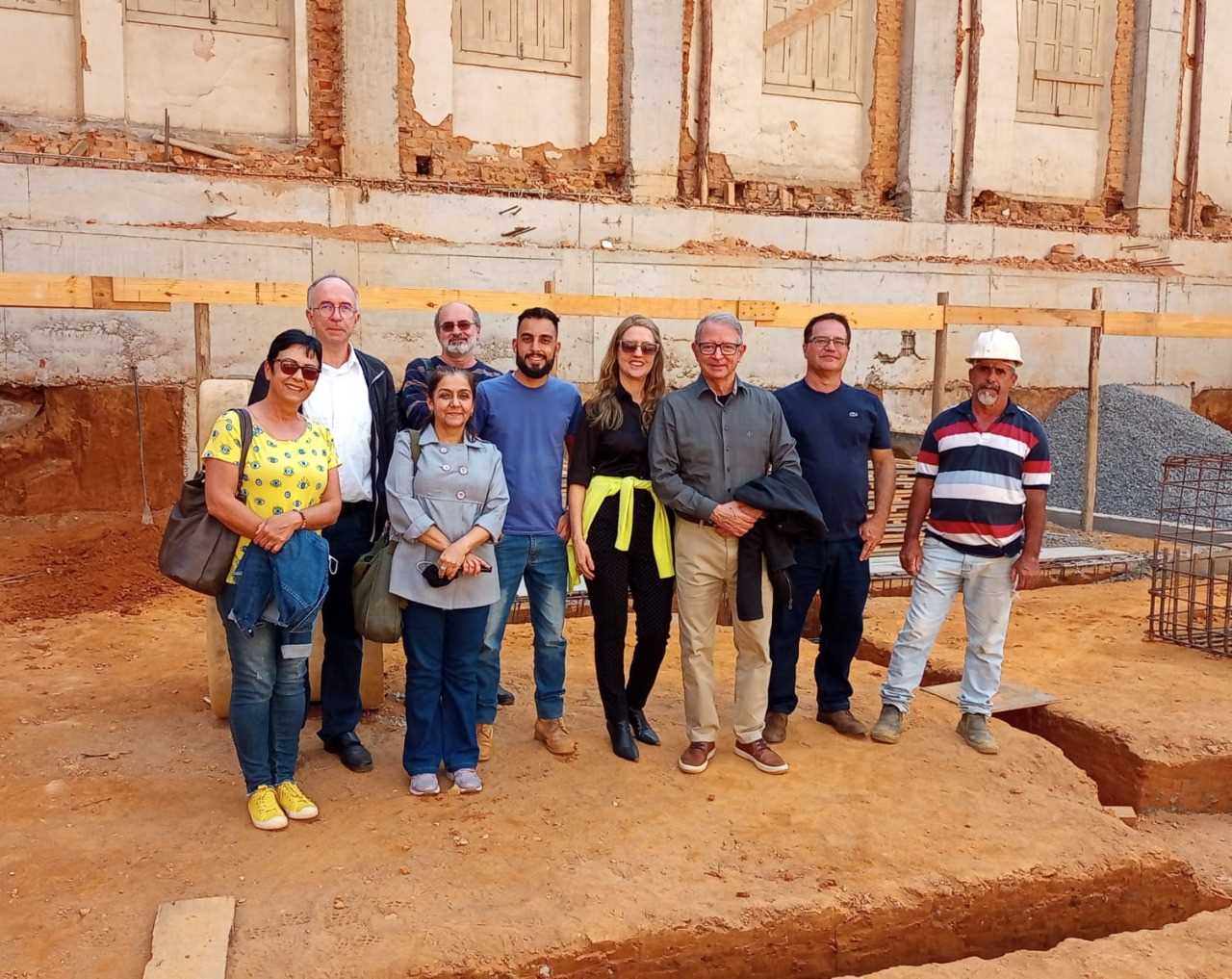 Equipe técnica faz visita à obras no antigo Hotel Rubim, em Viçosa