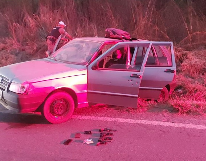 Piraúba: dois homens mortos, um ferido e três presos após roubo a ônibus