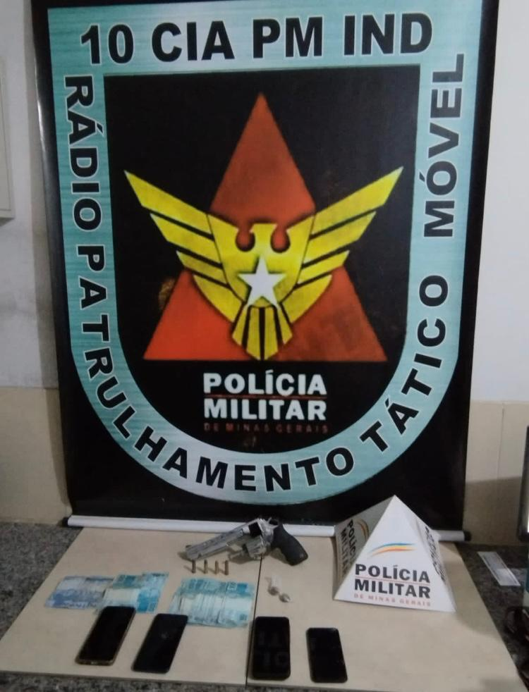 PM de Viçosa apreende homens com armas e drogas