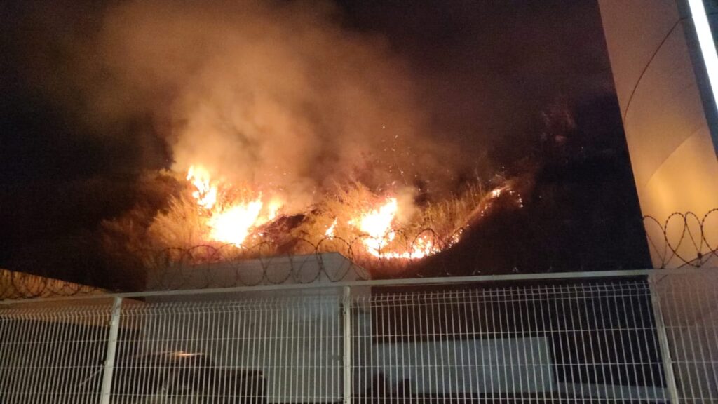 O incêndio é o segundo em dois dias em Viçosa e destruiu cerca de cinco hectares de vegetação. Felizmente, não houve feridos.