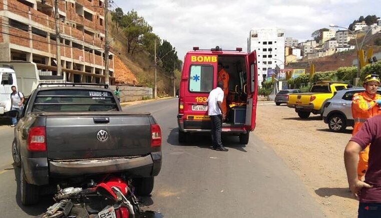 Acidente entre moto e carro deixa uma pessoa ferida no João Braz, em Viçosa