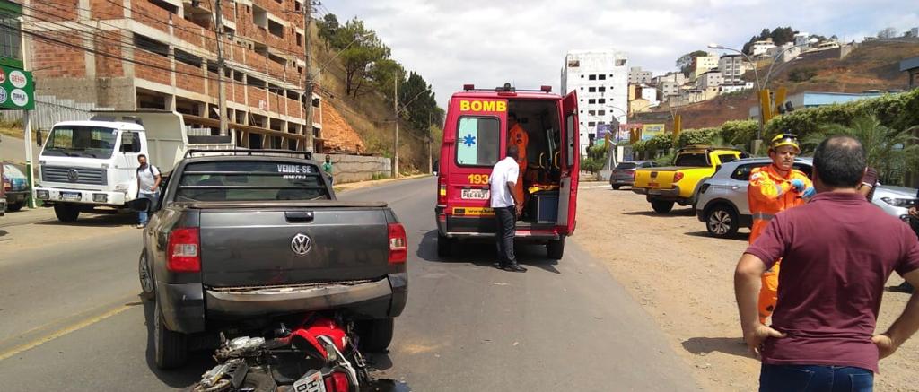 Acidente entre moto e carro deixa uma pessoa ferida no João Braz, em Viçosa