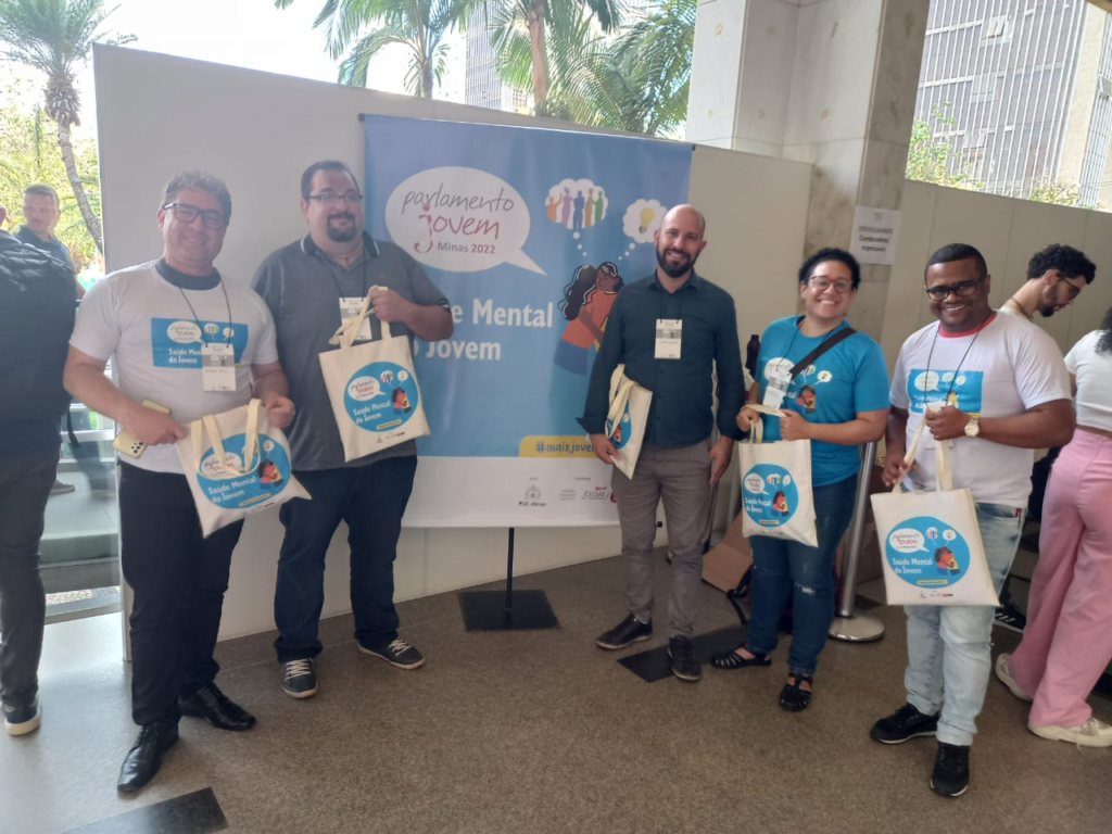 A etapa estadual aconteceu entre os dias 21 e 23 deste mês, em BH. O Parlamento Jovem de Viçosa estava representado por duas alunas.