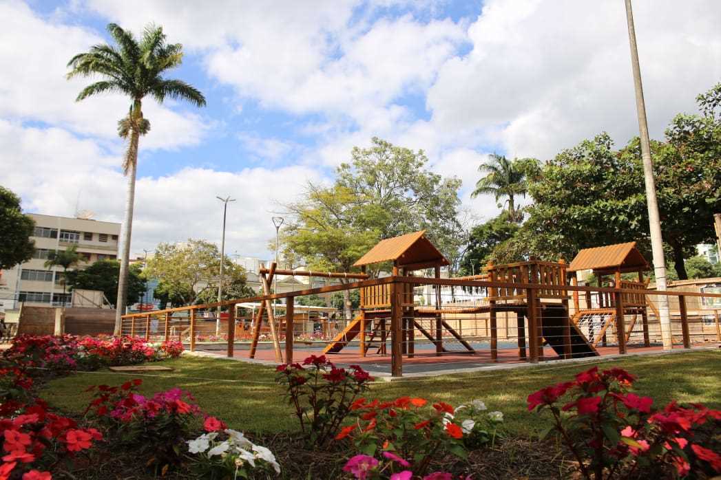 Prefeitura de Viçosa libera Parquinho da Praça Silviano Brandão