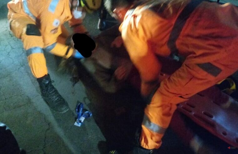Colisão de moto em carro deixa mulher ferida no Santo Antônio