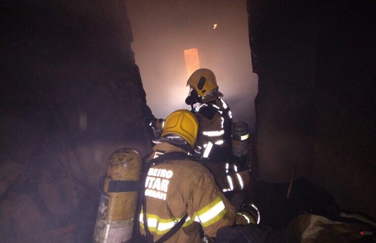 Casa pega fogo em São José do Triunfo; parte dela terá de ser demolida
