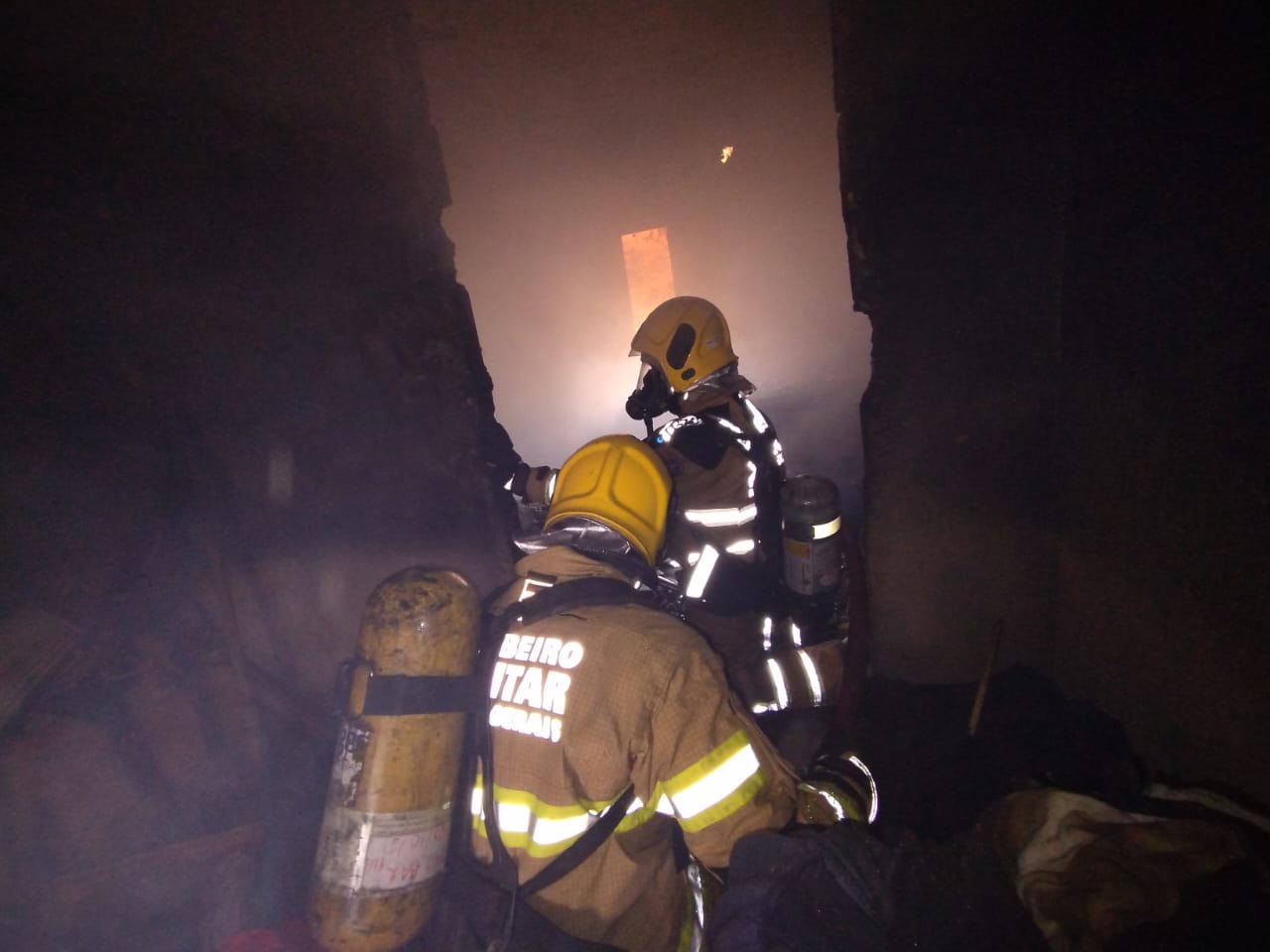 Casa pega fogo em São José do Triunfo; parte dela terá de ser demolida