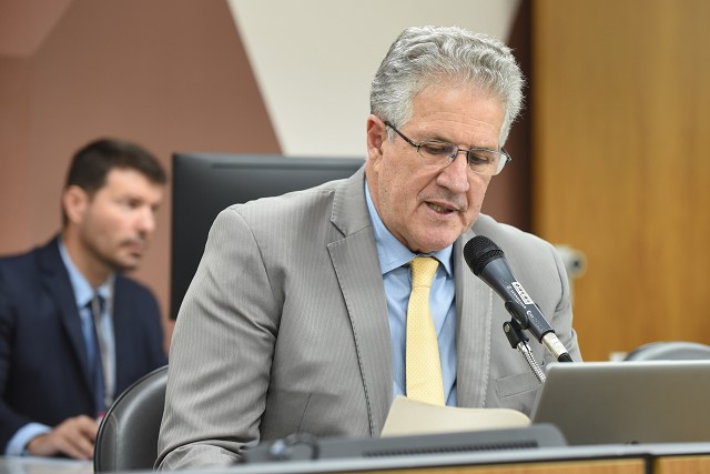 Isenção de imposto para compra de armas tem aval em comissão
