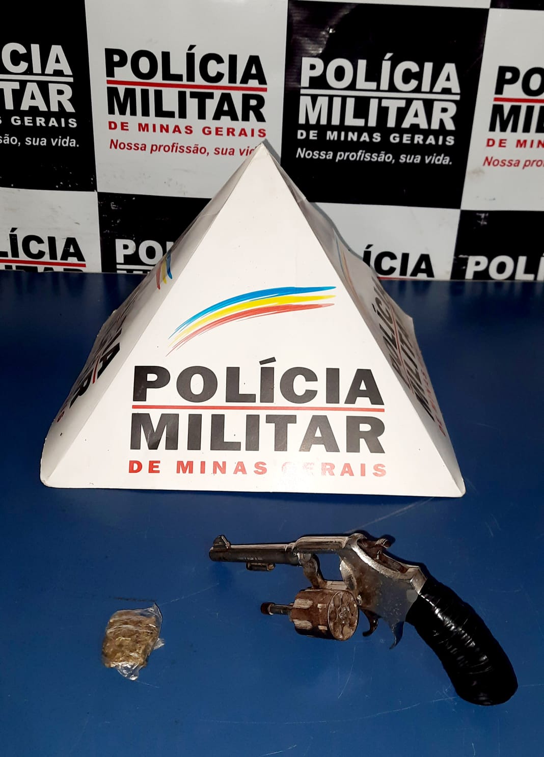 Menor é apreendido com droga e arma em Ponte Nova