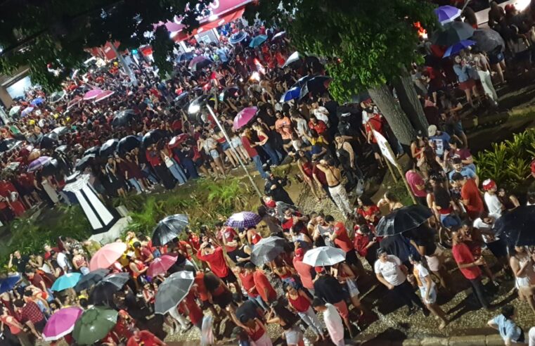 Viçosa: Eleitores vão às ruas para festejar a vitória de Lula