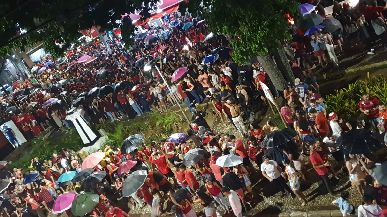 Viçosa: Eleitores vão às ruas para festejar a vitória de Lula