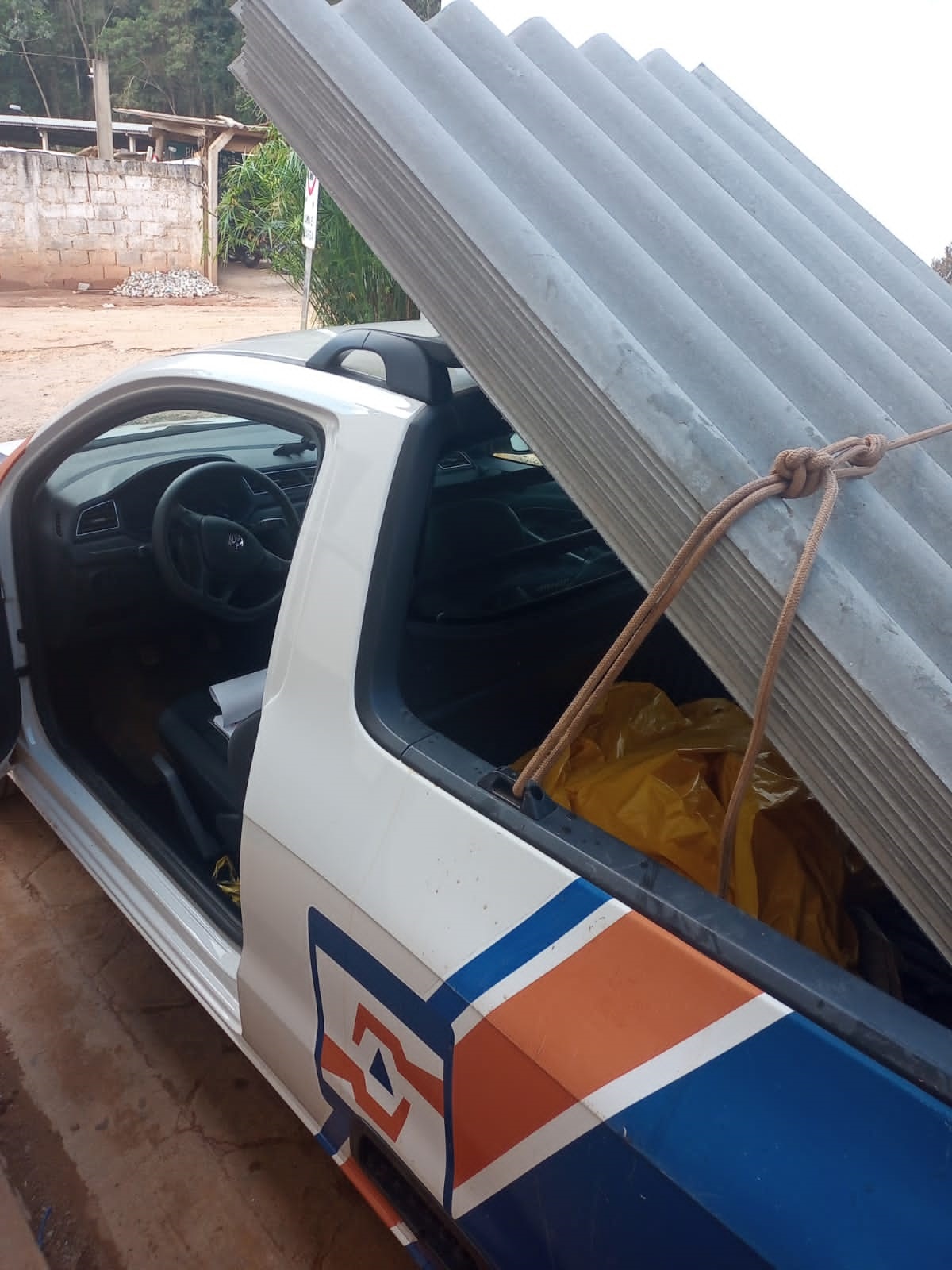 Defesa Civil presta assistência às casas afetadas pela chuva de granizo
