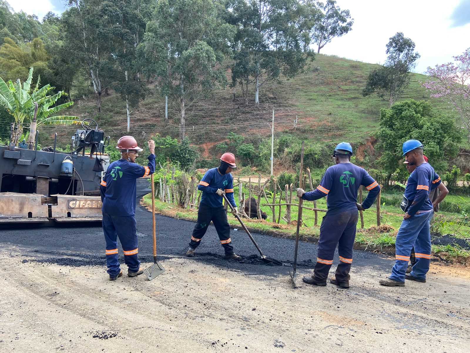 Novas ruas recebem asfalto em Viçosa