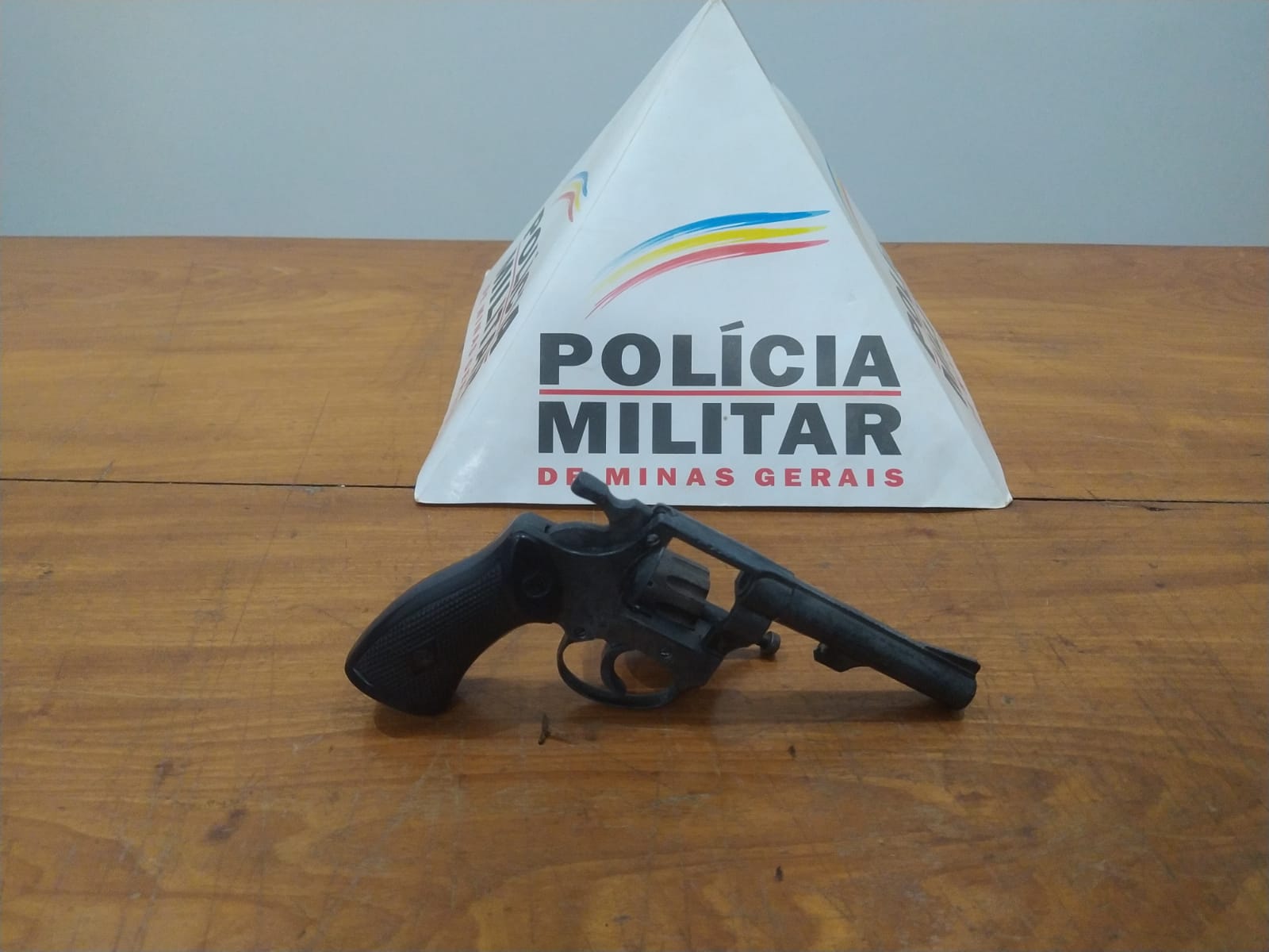 Homem de 61 anos é preso por porte ilegal de arma de fogo