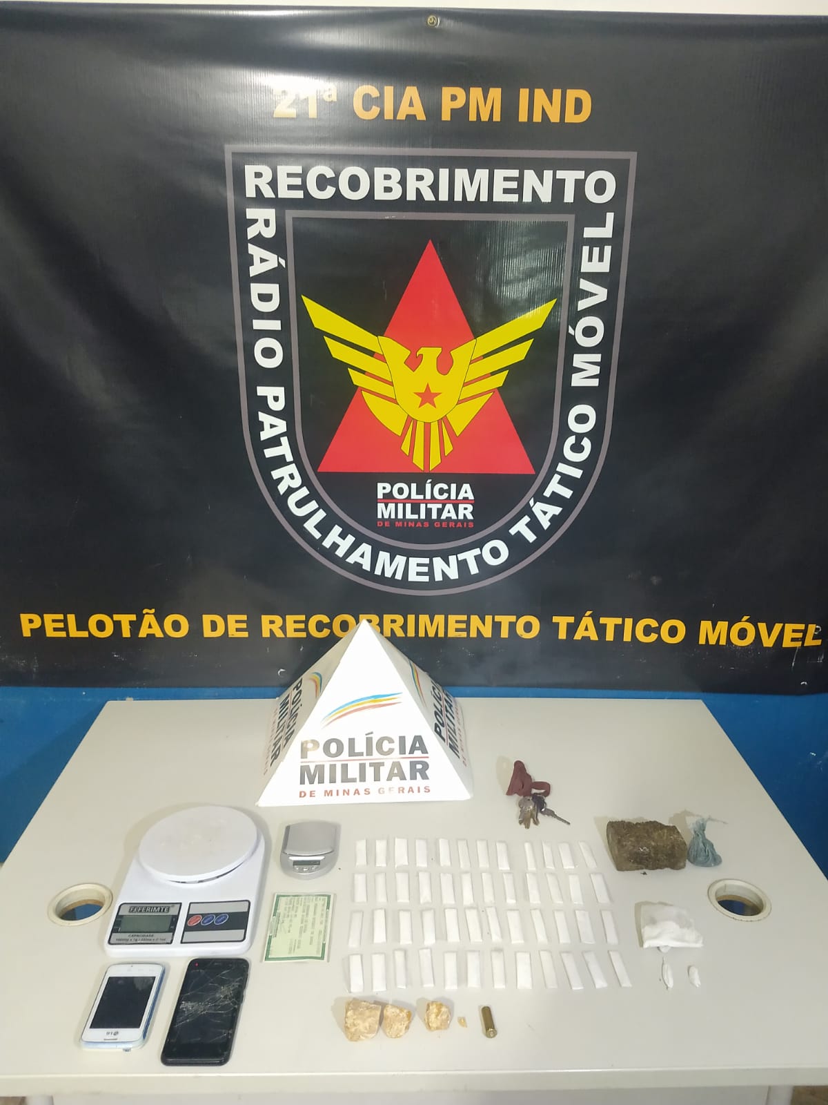 PM prende duas pessoas e apreende grande quantidade de drogas em Ponte Nova