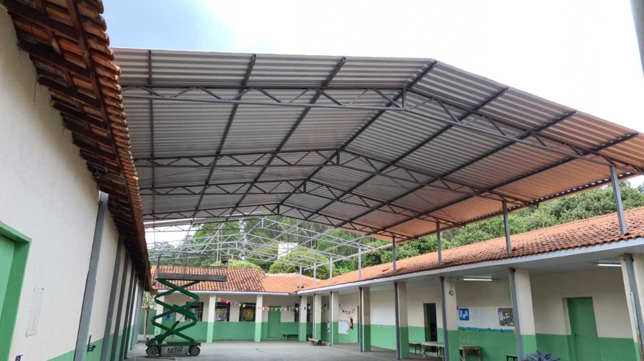 Viçosa: Prefeitura realiza obras pontuais em escola de Cachoeirinha