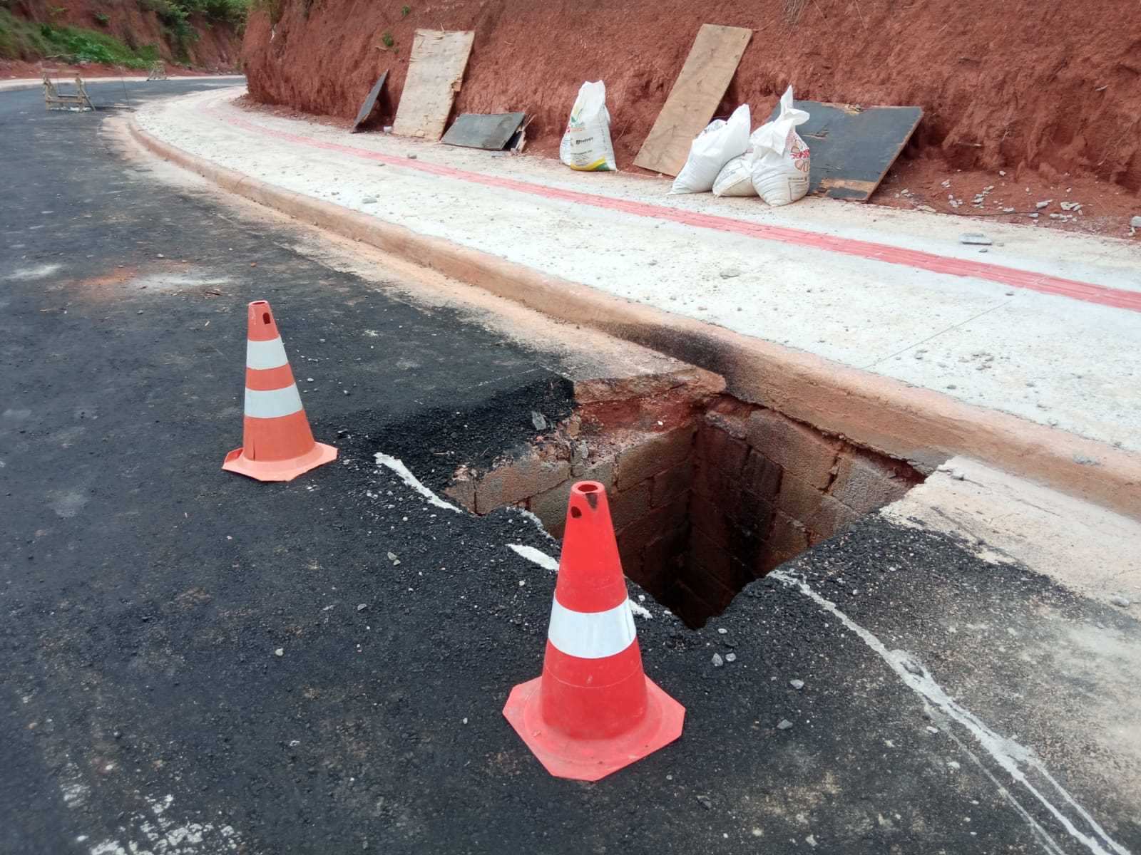 Rua E: Prefeitura de Viçosa alerta para risco de trânsito na via que ainda está em obras