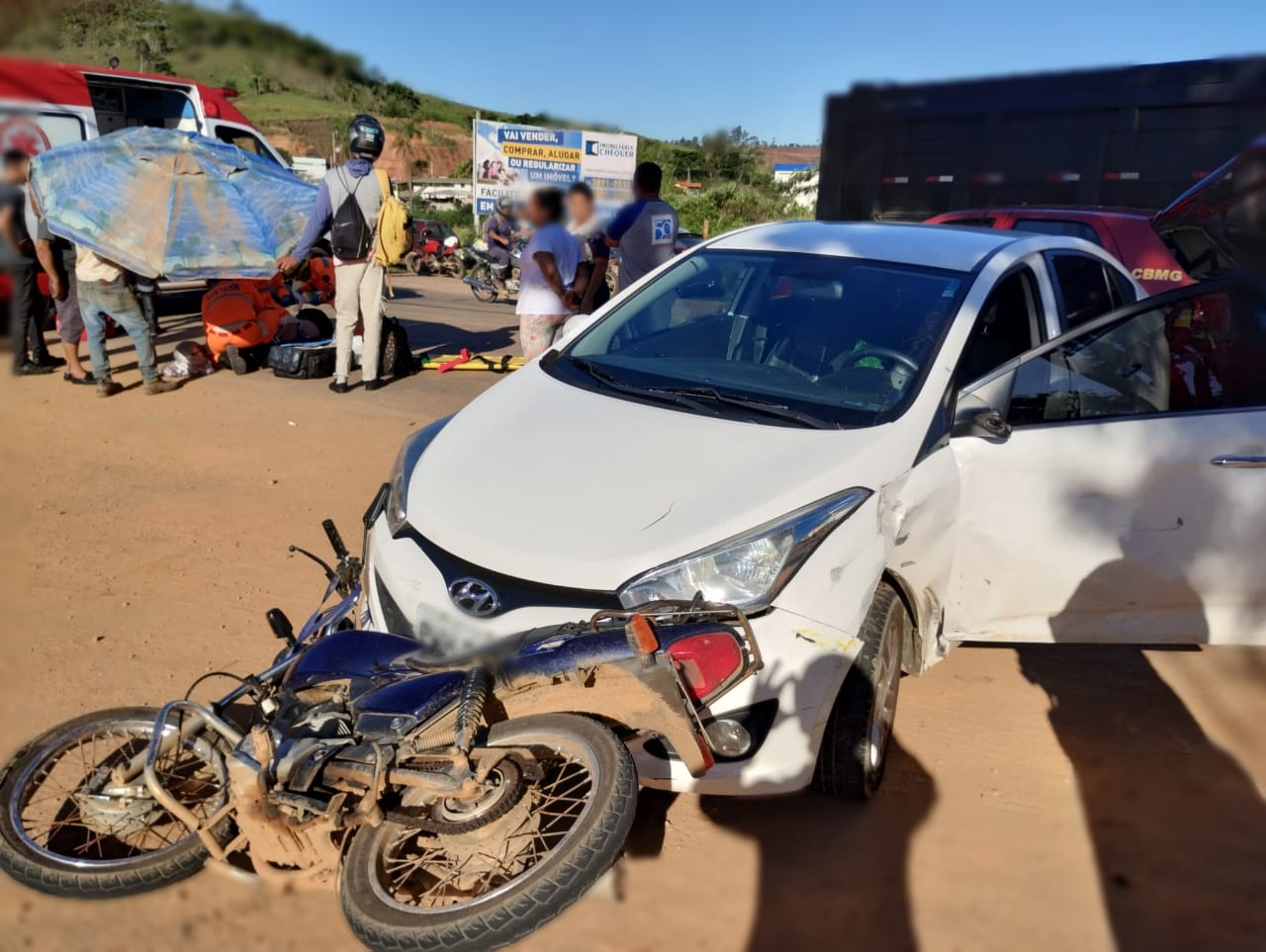 Motociclista fica ferida após colisão com automóvel no Novo Silvestre