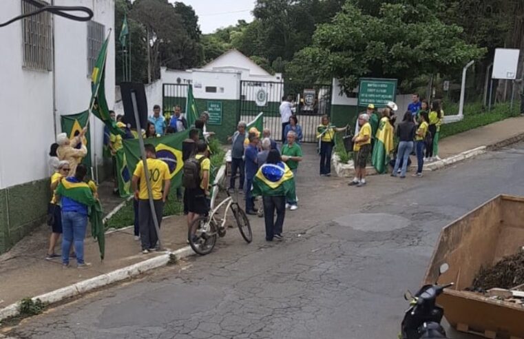 Viçosa: bolsonaristas fazem protesto e pedem intervenção federal