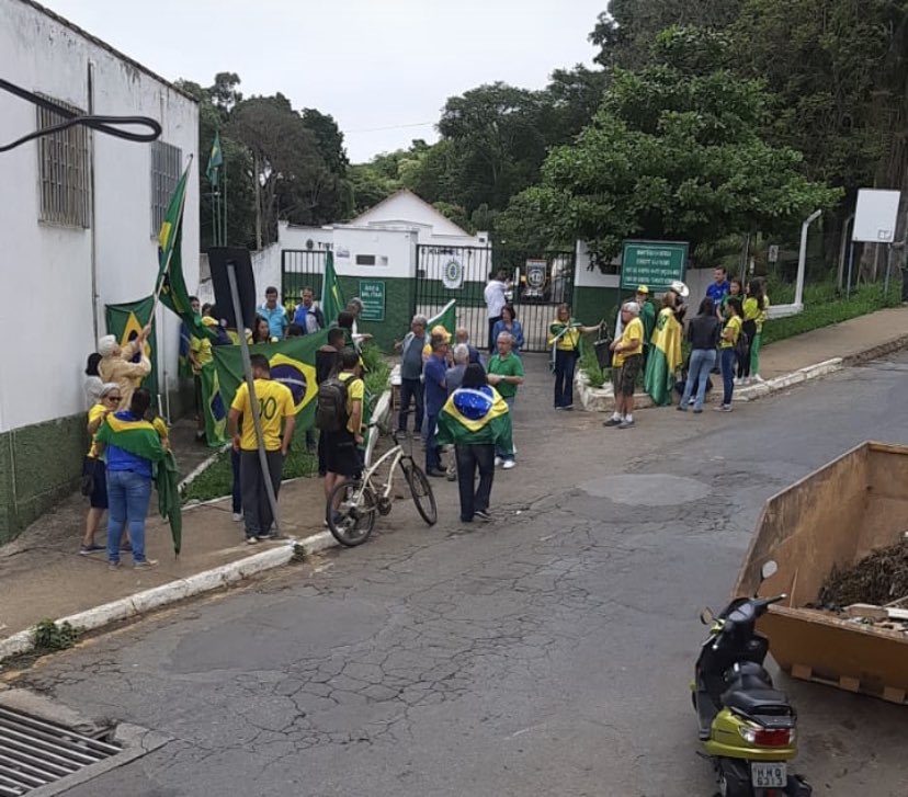 Viçosa: bolsonaristas fazem protesto e pedem intervenção federal