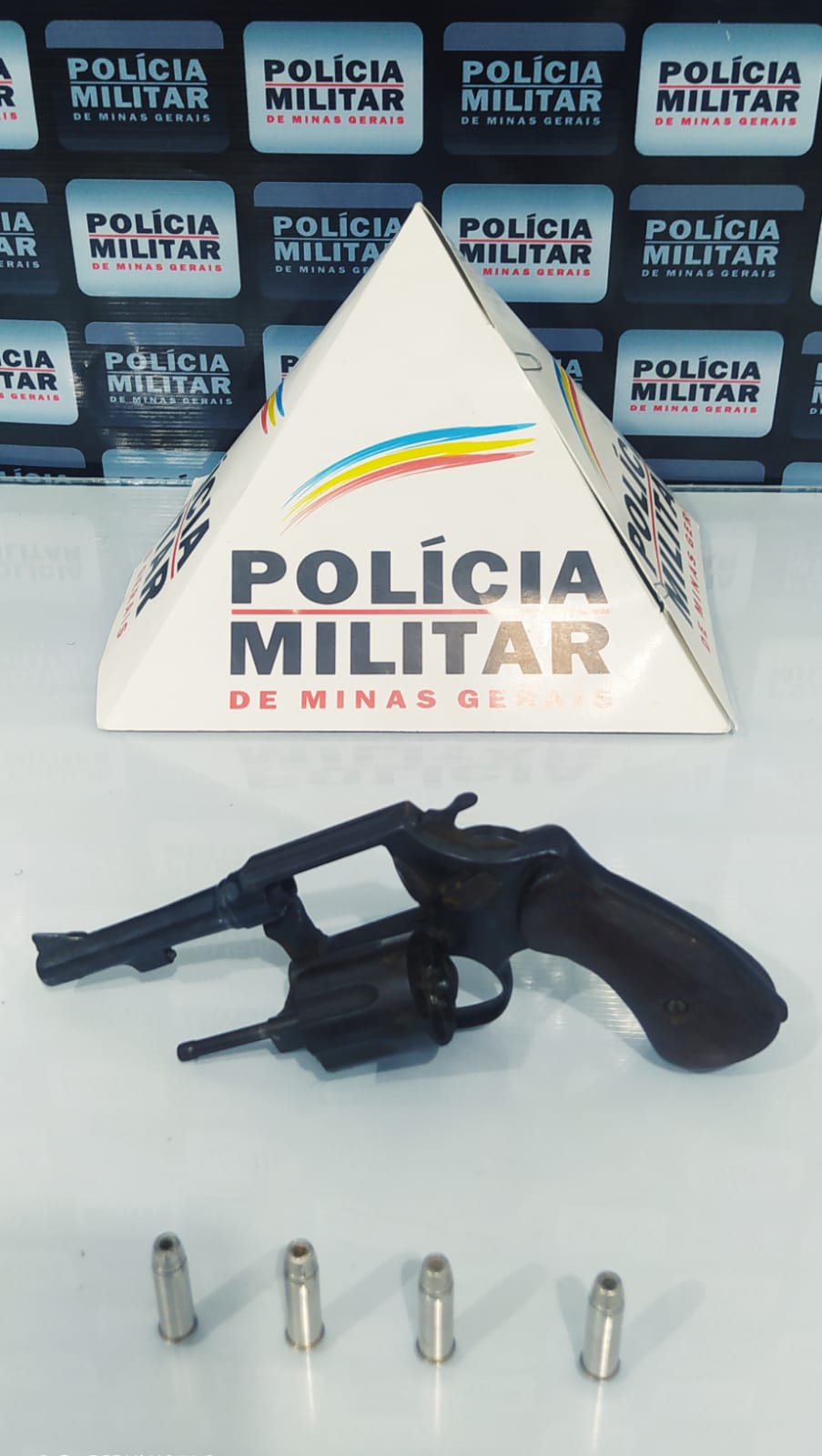 Região: adolescente é apreendido com arma de fogo e dirigindo sem habilitação
