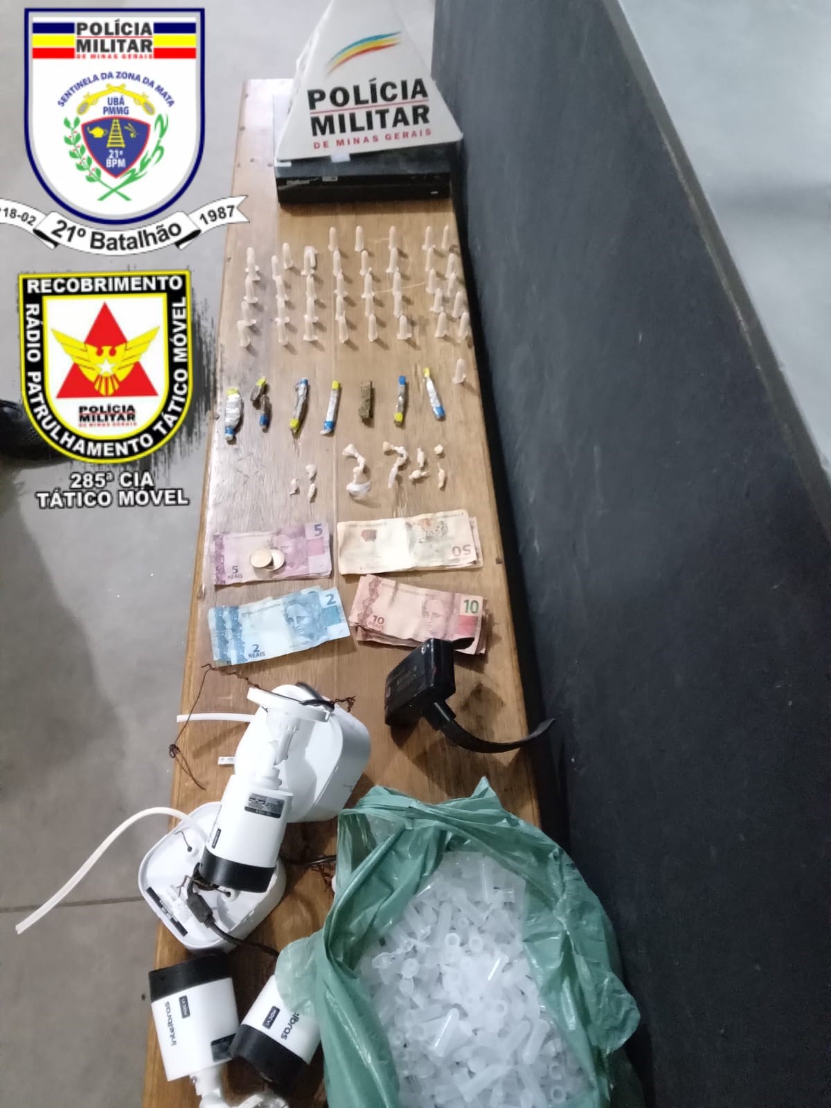 Quatro homens presos em flagrante por tráfico de drogas, em Ubá
