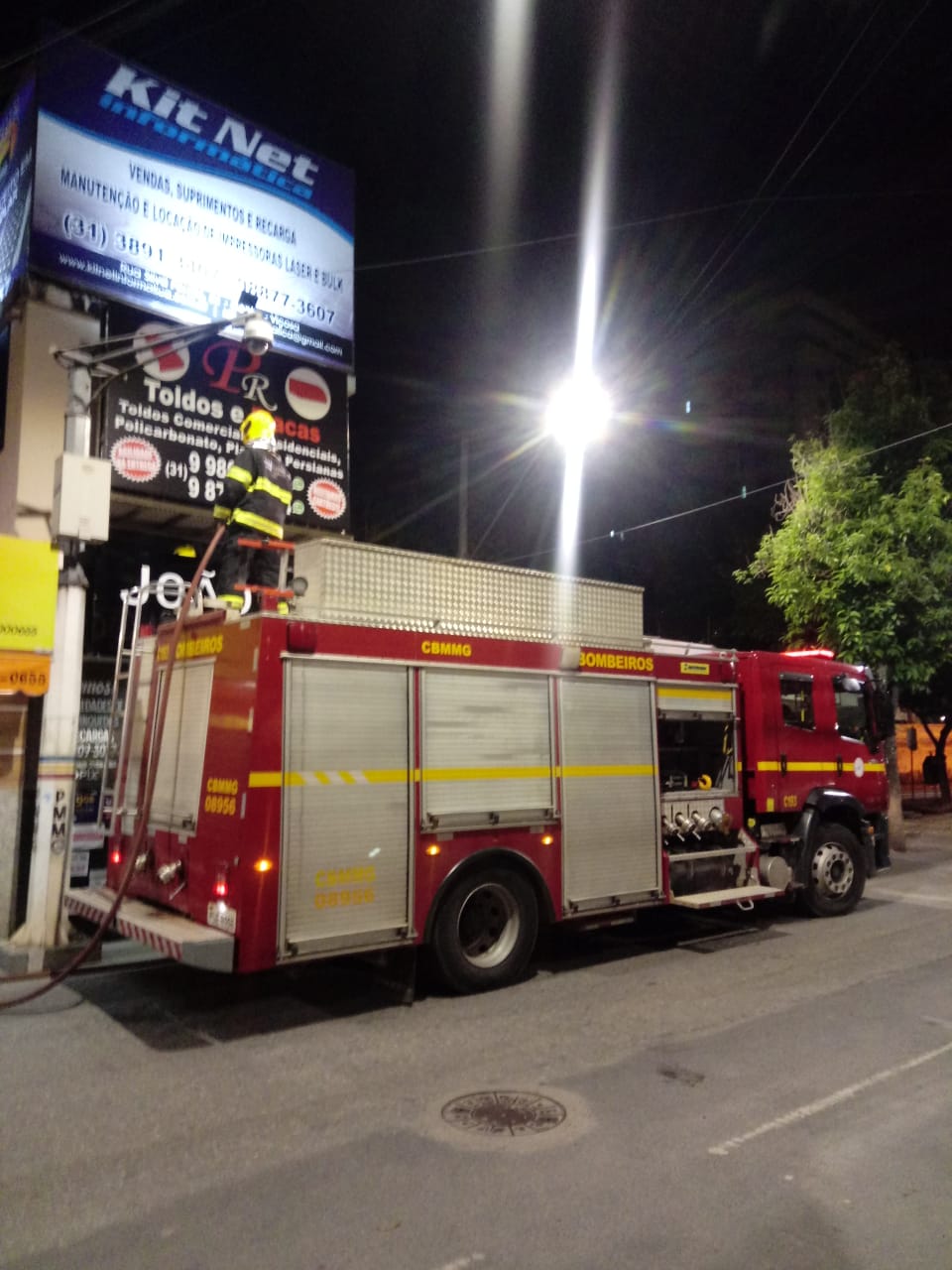 Viçosa: vela causa acúmulo de fumaça em loja e assusta moradores vizinhos