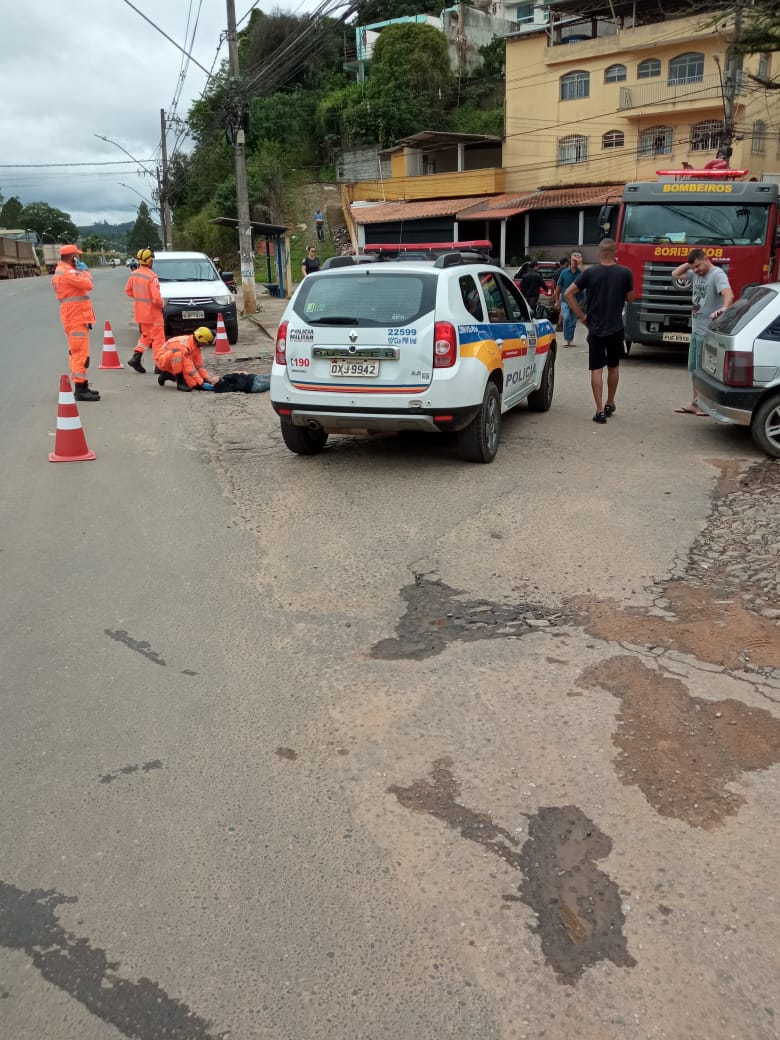 Acidente entre moto e carro deixa uma pessoa ferida, no João Braz