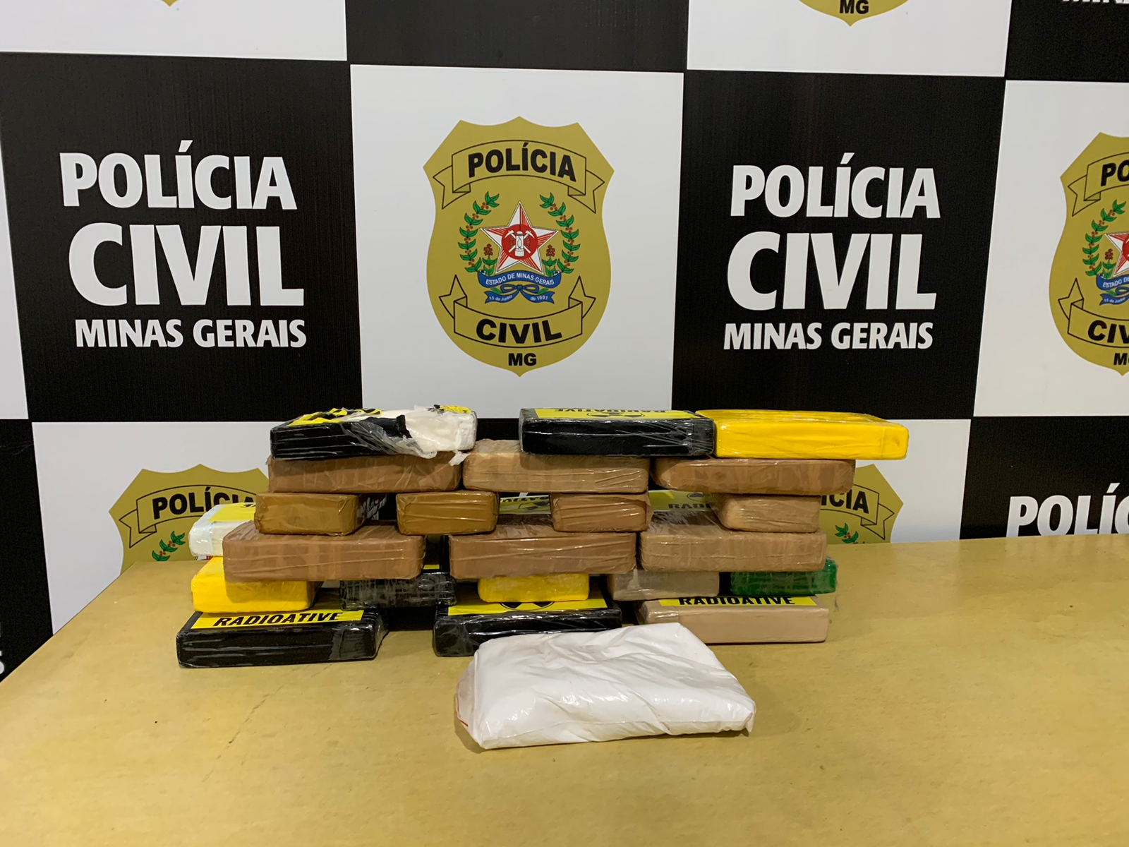 Polícia Civil apreende quase R$ 1 milhão em drogas que estavam sendo enviadas a Viçosa