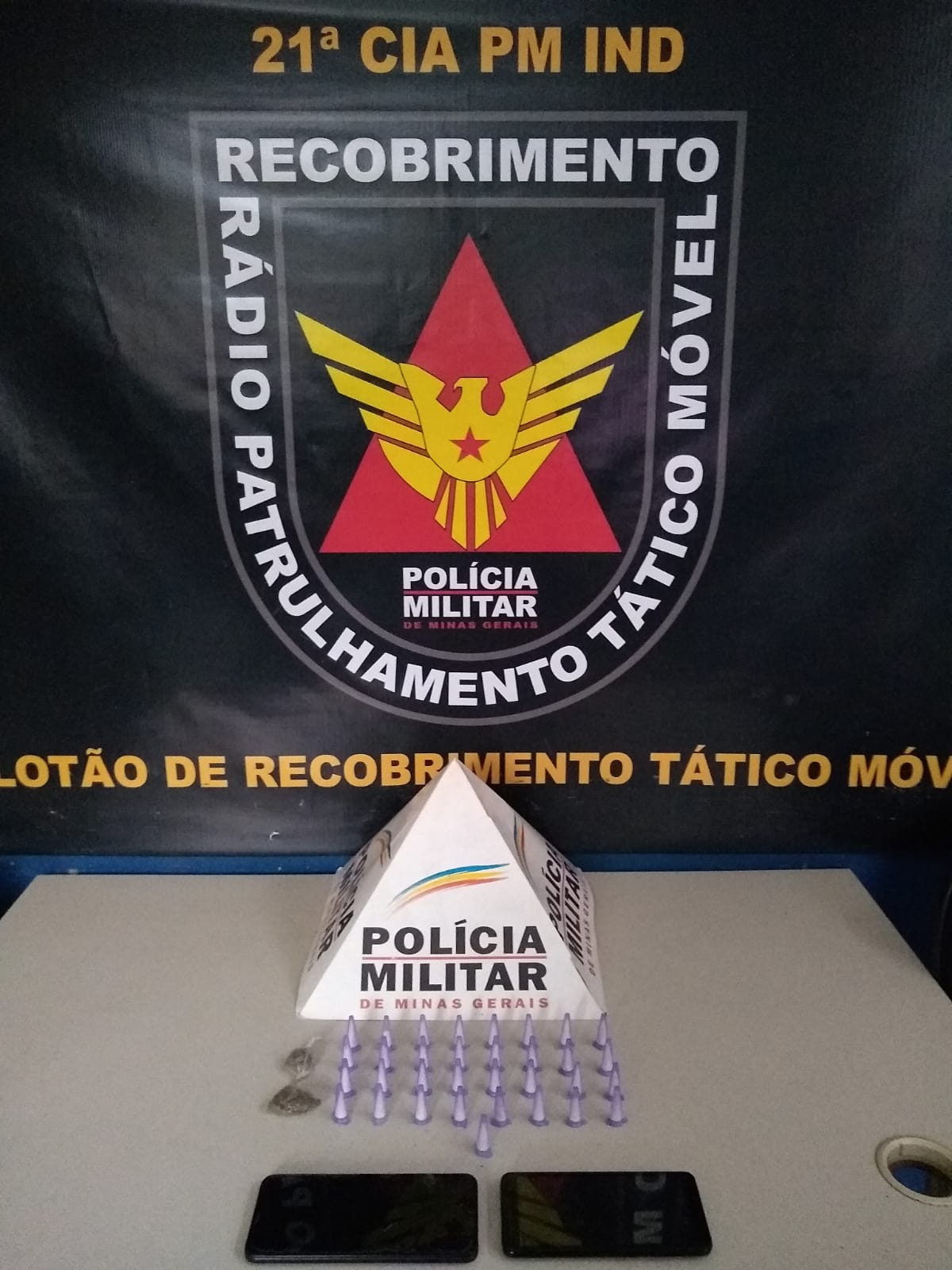 Adolescentes são pegos pela PM e admitem comércio de drogas