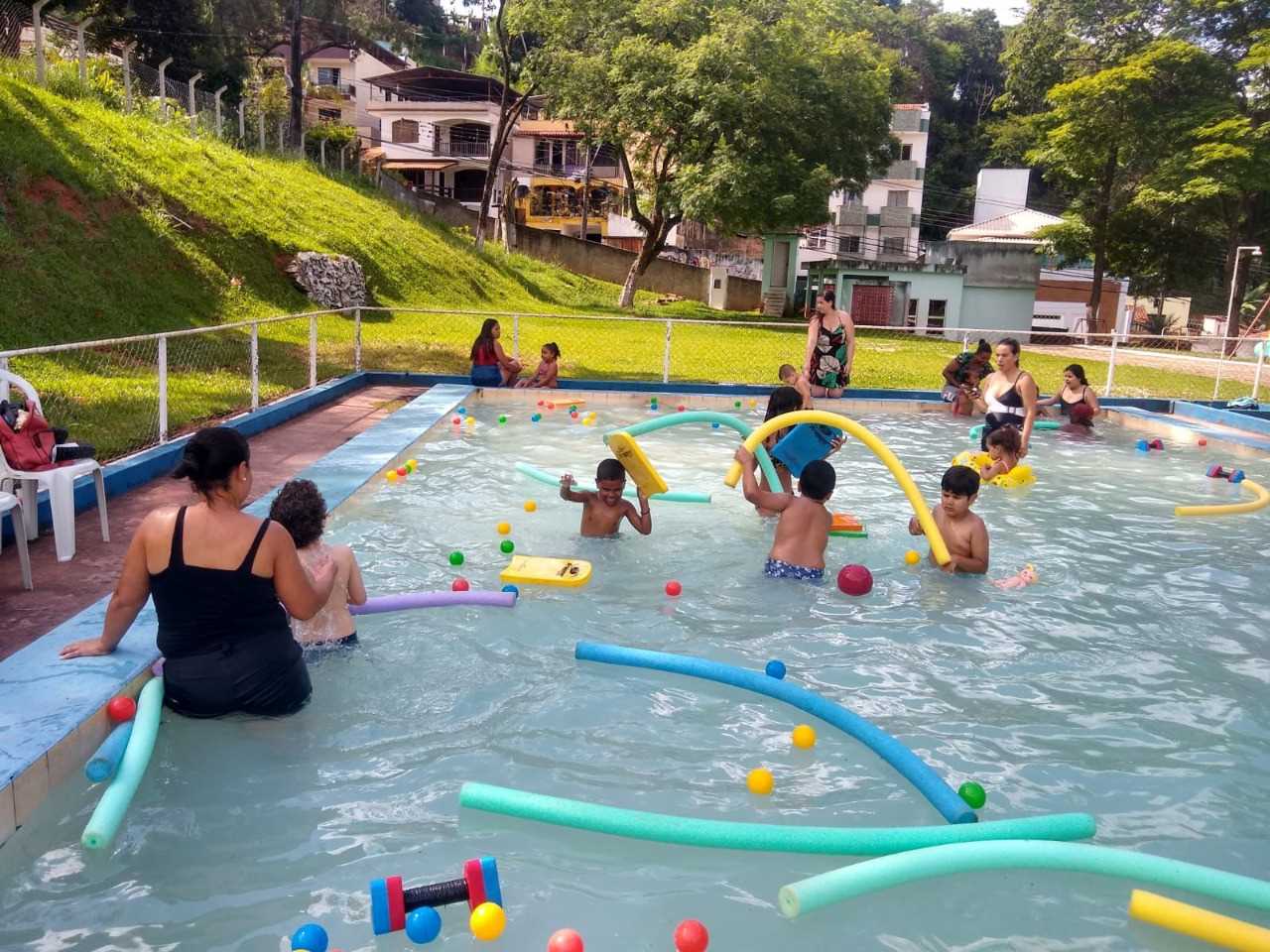 Aspen e PMV promovem tarde de diversão à crianças autistas