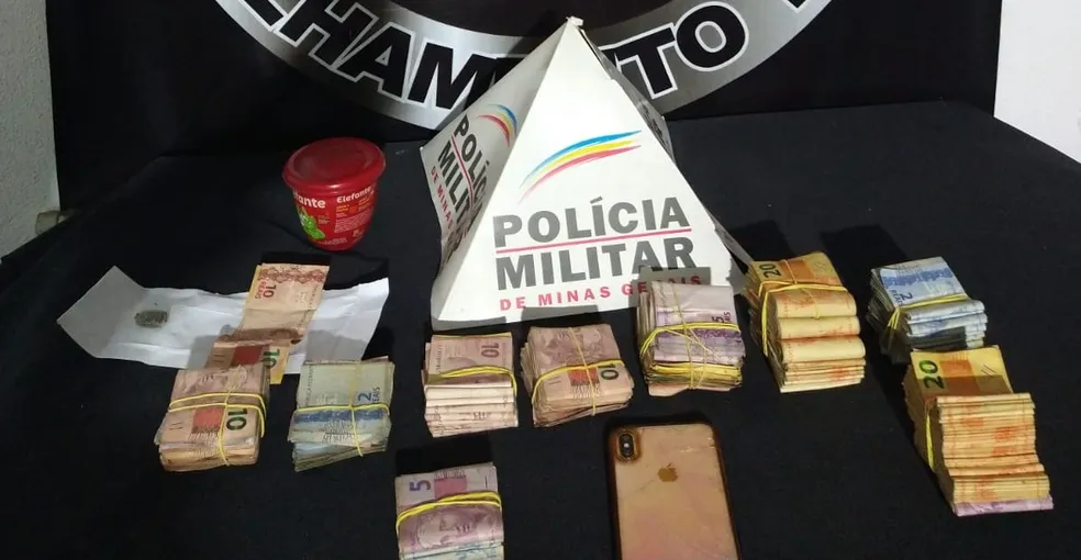 Irmãos são presos por tráfico de drogas e mais de R$ 13 mil são apreendidos
