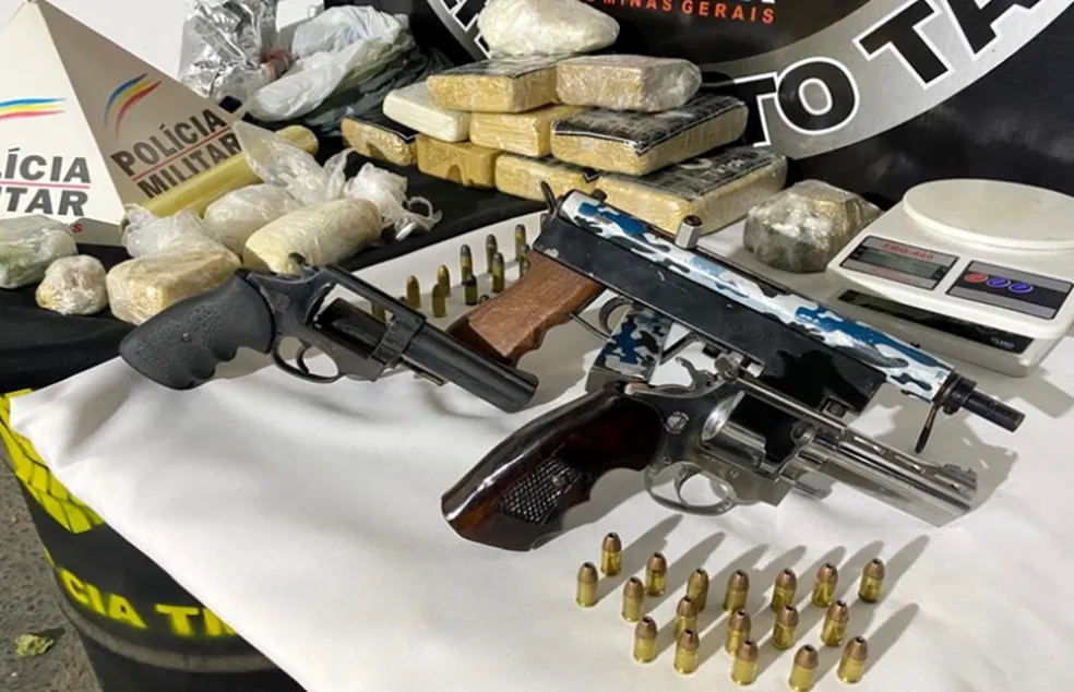 PM apreende submetralhadora e cocaínas estampadas com logo do ‘TikTok’