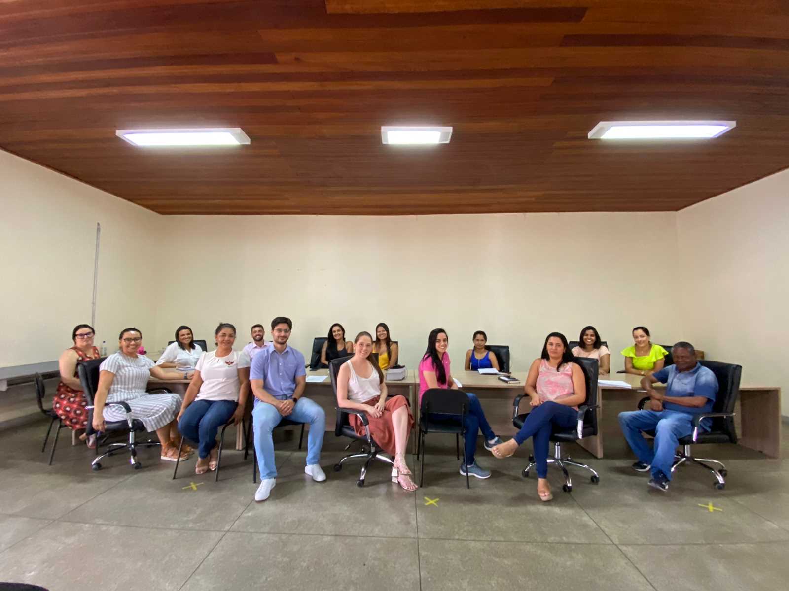 Agentes públicos de Viçosa se reúnem para discutir sobre contratos e licitações