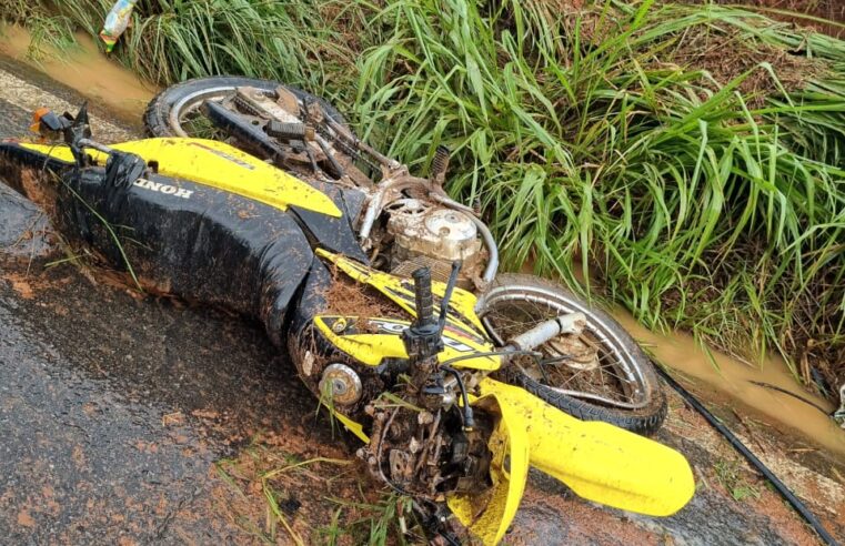 Motociclista morre após colisão com caminhonete na MG-265, entre Tocantins e Ubá