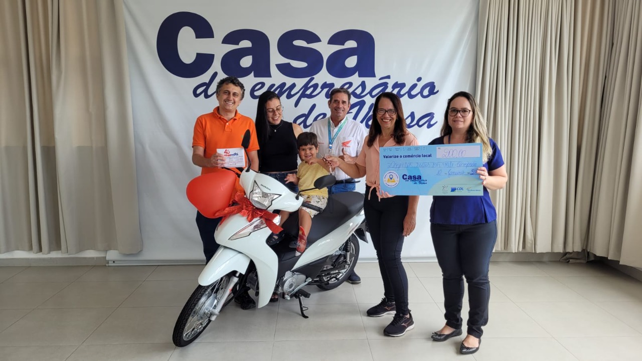 Ganhadores da campanha de Natal da Casa do Empresário recebem prêmios