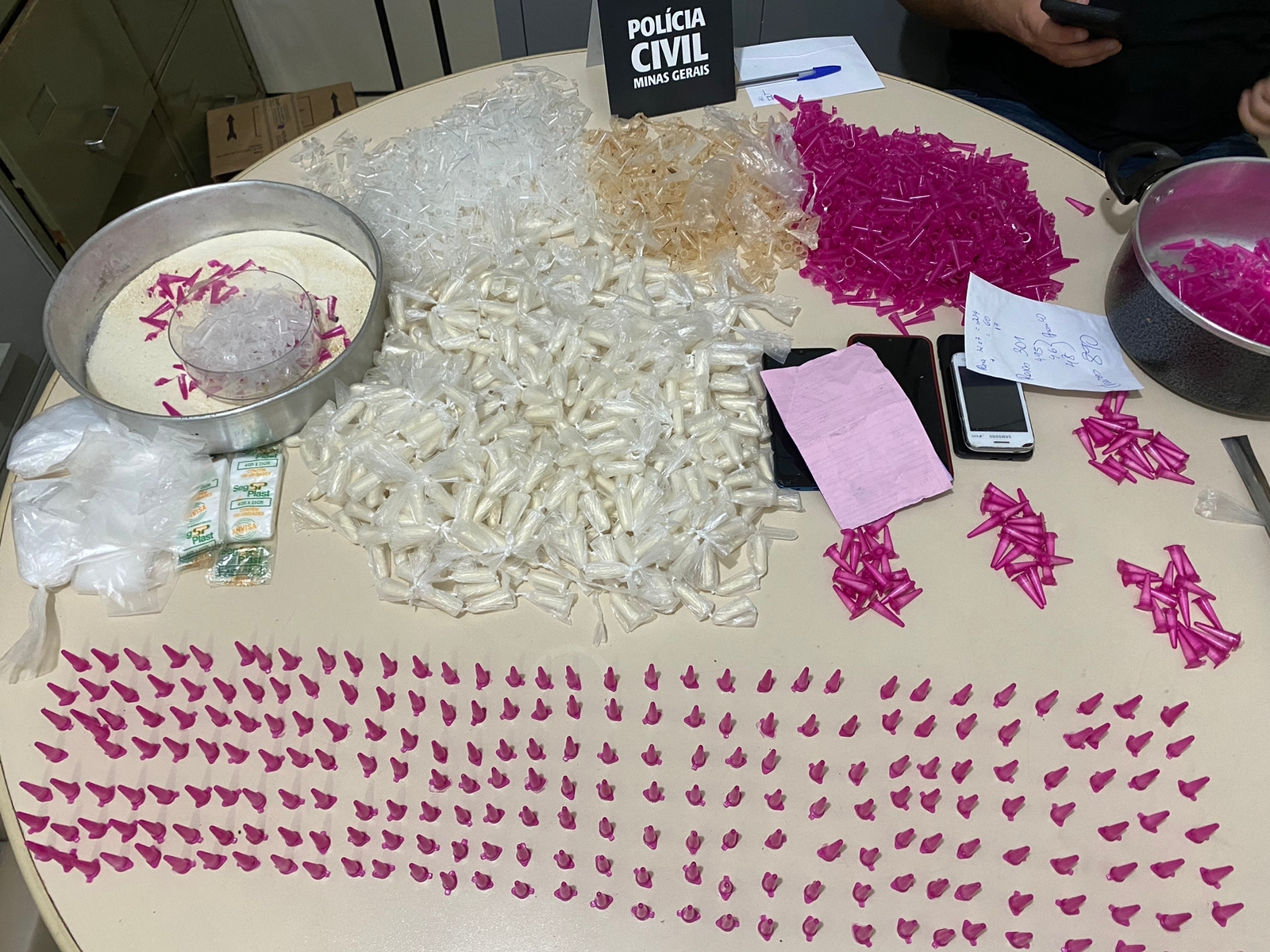 Região: adolescentes são flagrados com 1043 pinos de cocaína