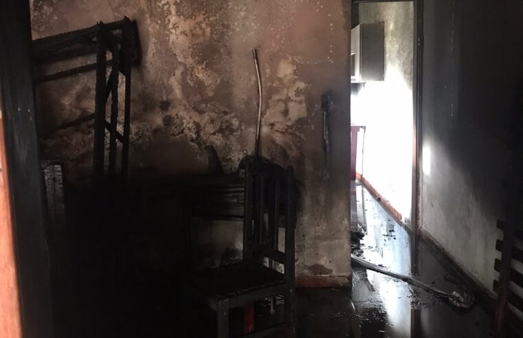 Casa pega fogo no bairro de Fátima, em Viçosa