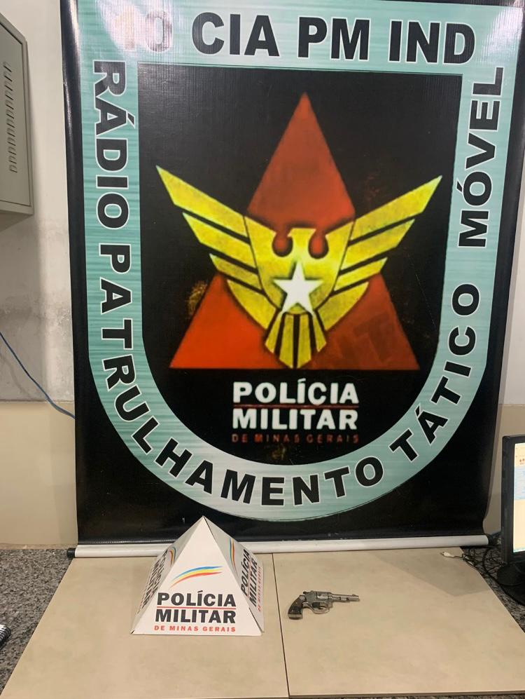 Dois homens são presos e uma arma de fogo apreendida no João Braz