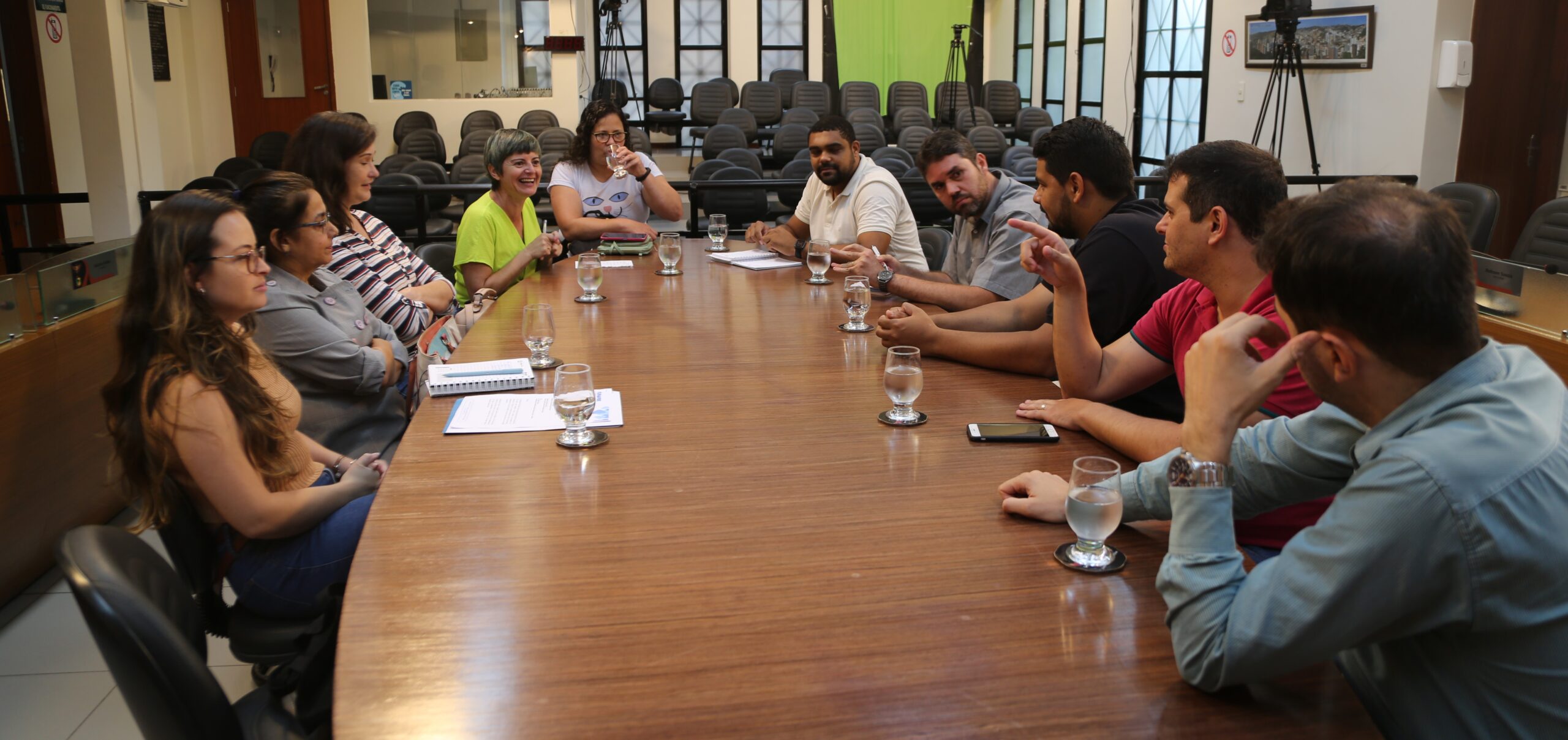 Reunião na Câmara de Viçosa discute sobre abandono e ataques de cães