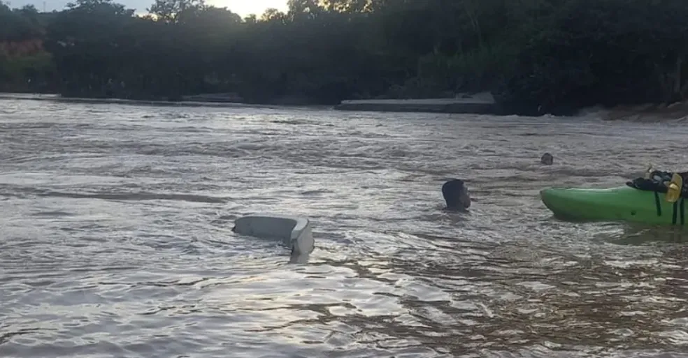 Irmãos desaparecem em cachoeira em Guarani