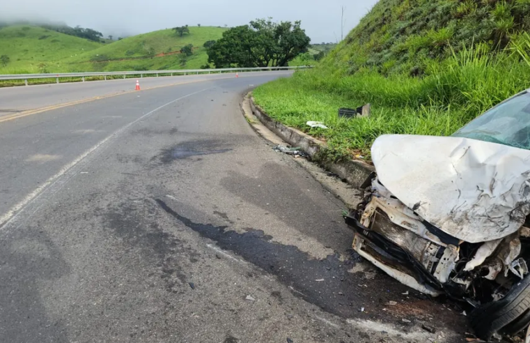 Região: Motorista cochila, bate carro em caminhão e três ficam feridos na BR-116