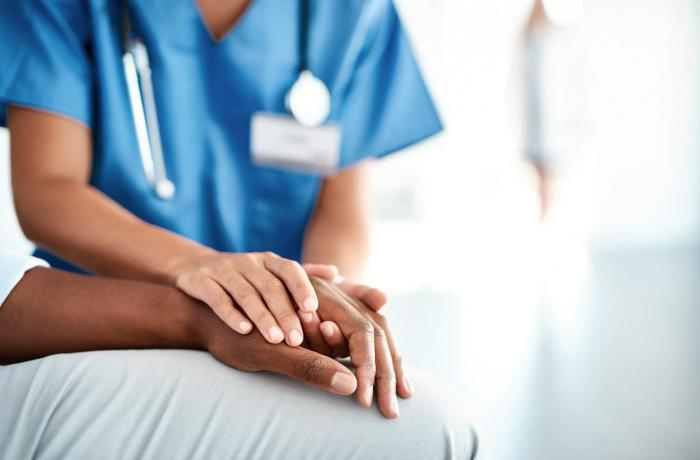 “Enfermagem: a vida por vidas”; texto discute sobre a profissão e entraves