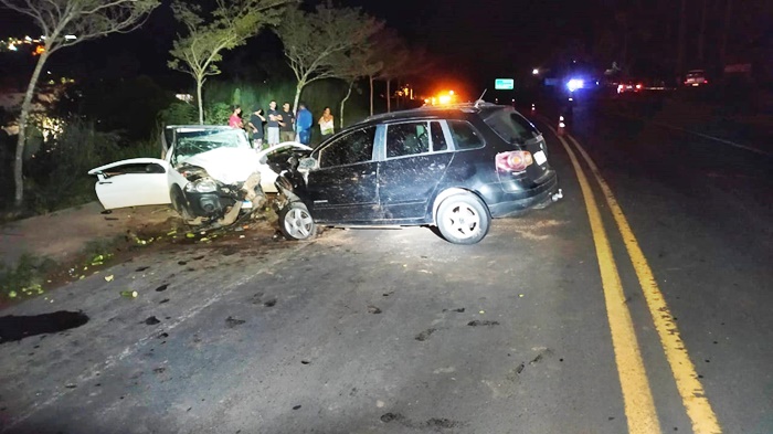 Região: acidente entre carros deixa três pessoas feridas